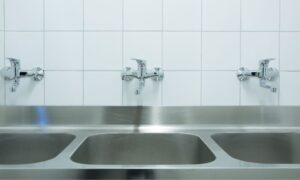 commercial sinks needing service from Houston commercial plumber