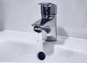 Faucet with low water pressure that needs a Houston commercial plumbing company to fix