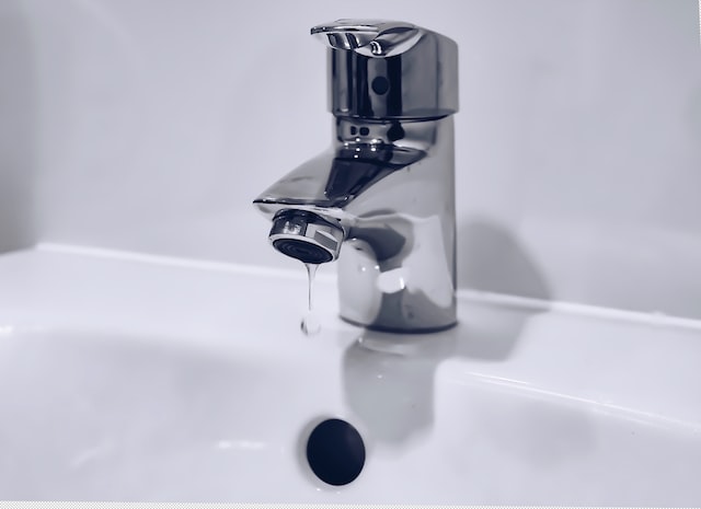 Faucet with low water pressure that needs a Houston commercial plumbing company to fix